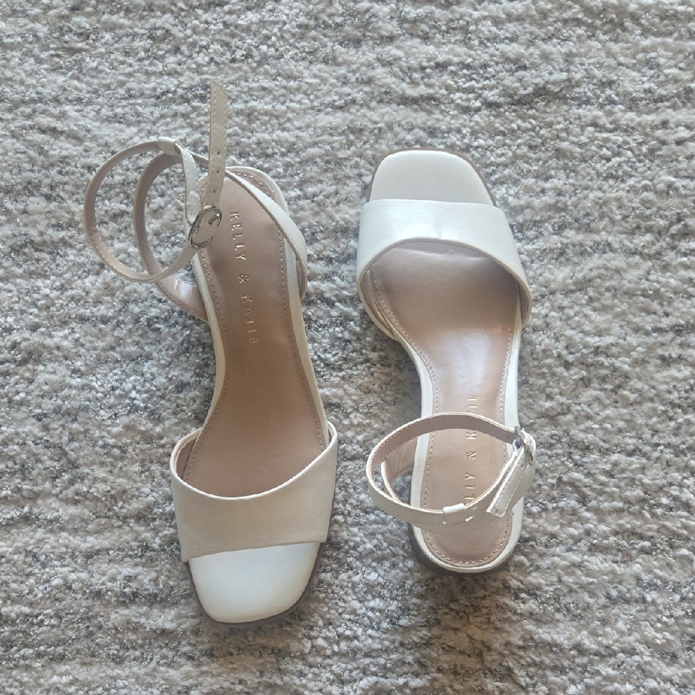 Kelly & Katie White Sandals Classic Design